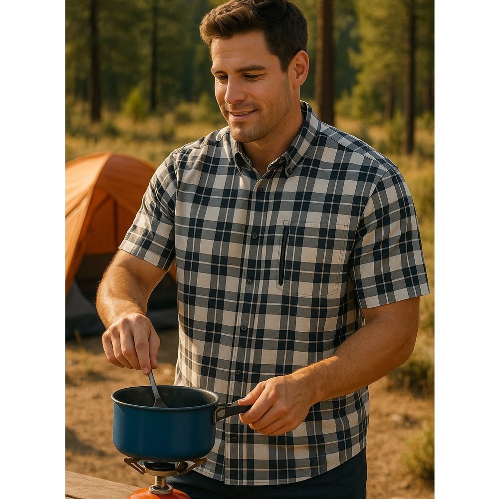 Columbia Men's XL Black‎ and White Plaid Button-Up Short Sleeve Vented Shirt